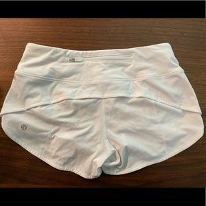 lululemon white speed up shorts 2.5